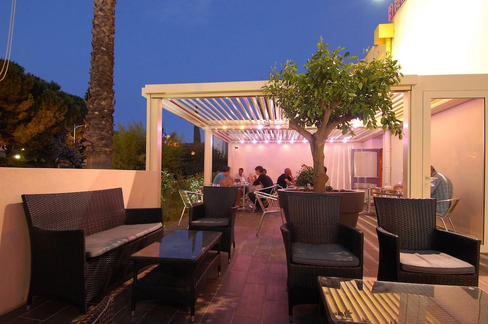 The Originals City, Hotel Nimes Costieres, Ex Inter Hotel エクステリア 写真